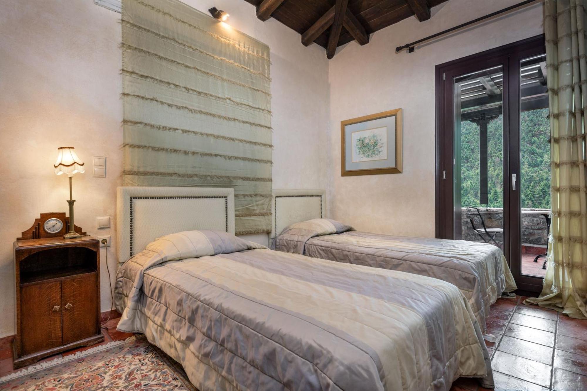 Ostra Menalon Luxury Suites Kardharás Zewnętrze zdjęcie