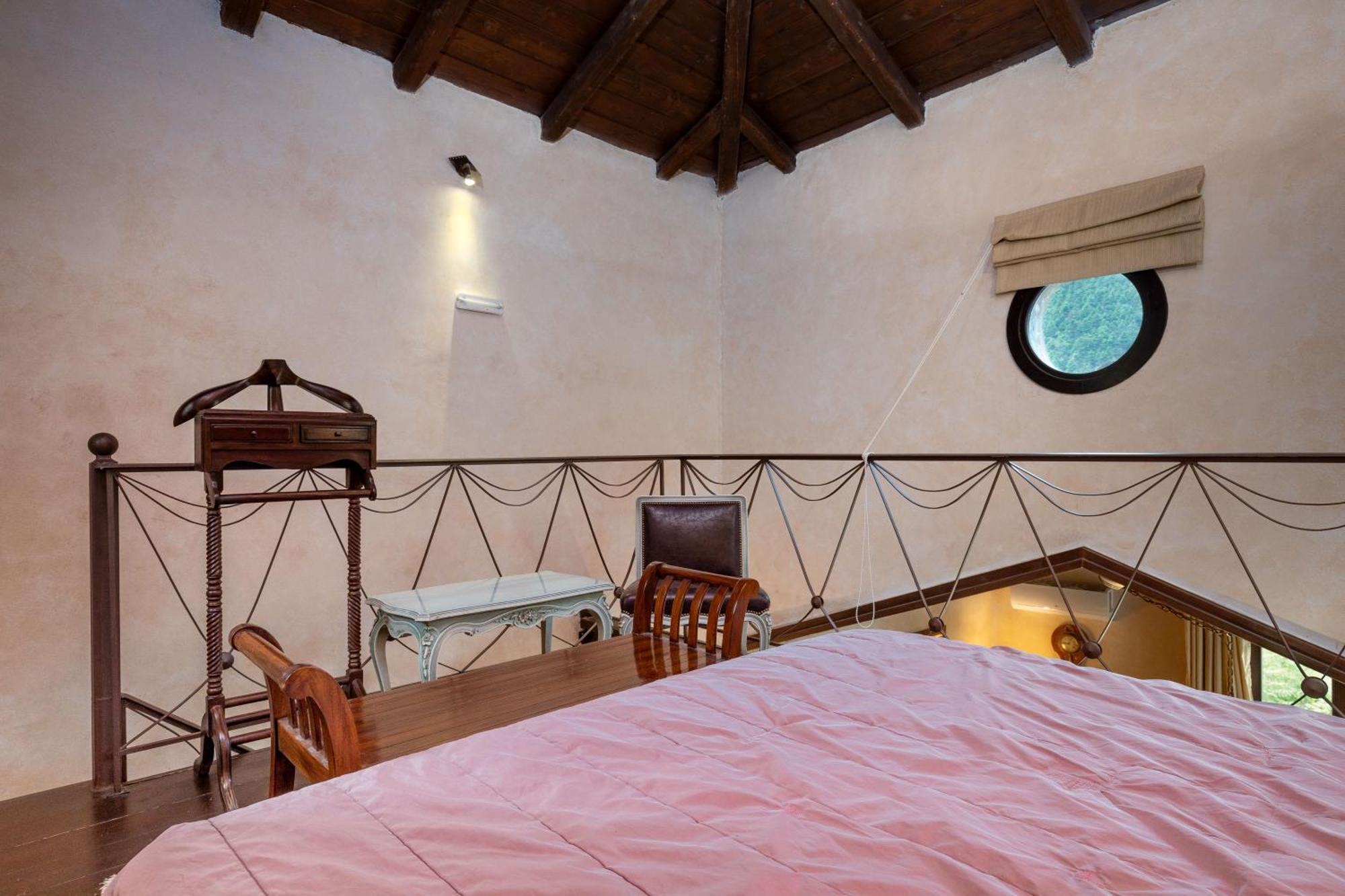 Ostra Menalon Luxury Suites Kardharás Pokój zdjęcie