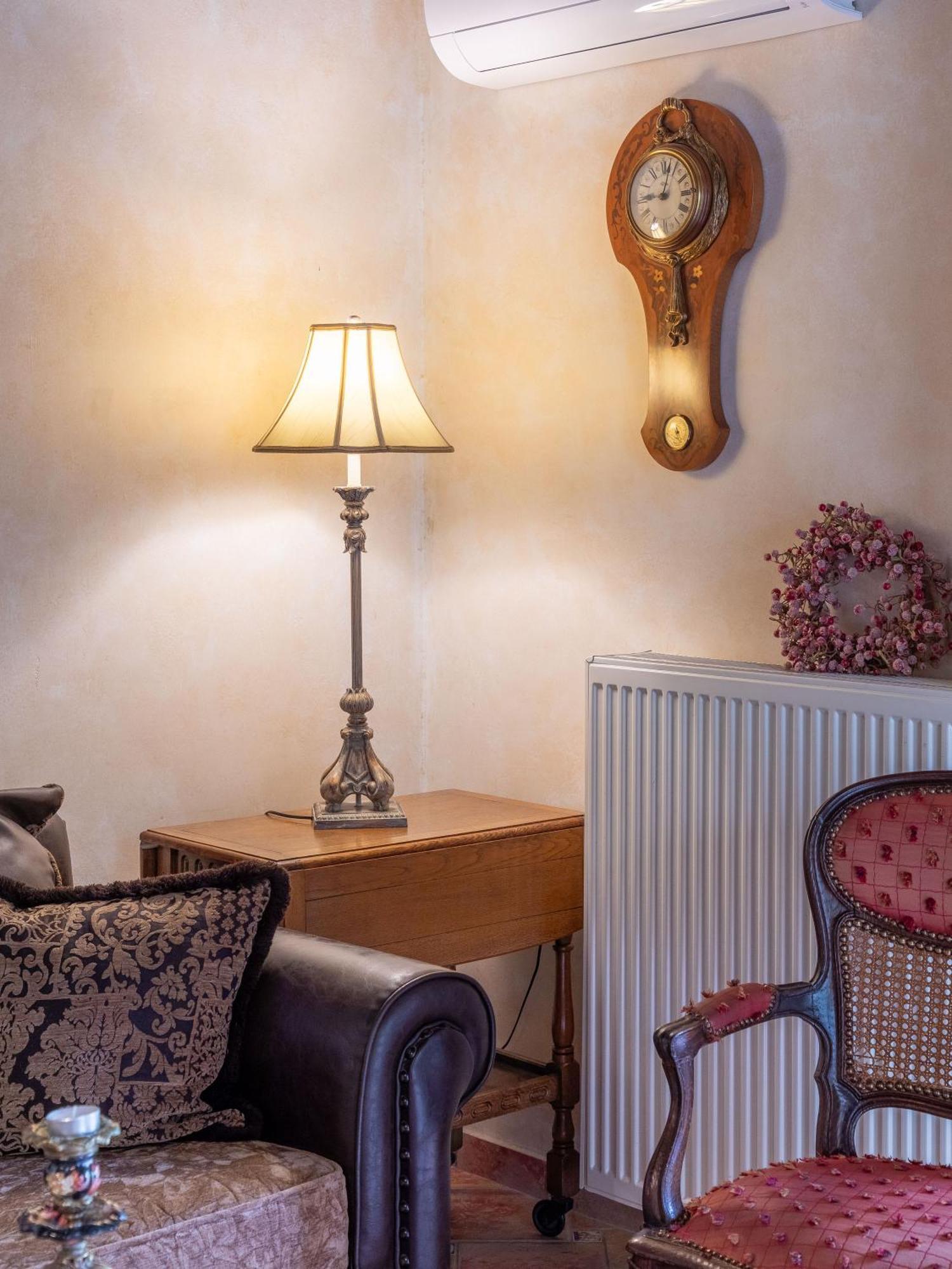 Ostra Menalon Luxury Suites Kardharás Pokój zdjęcie
