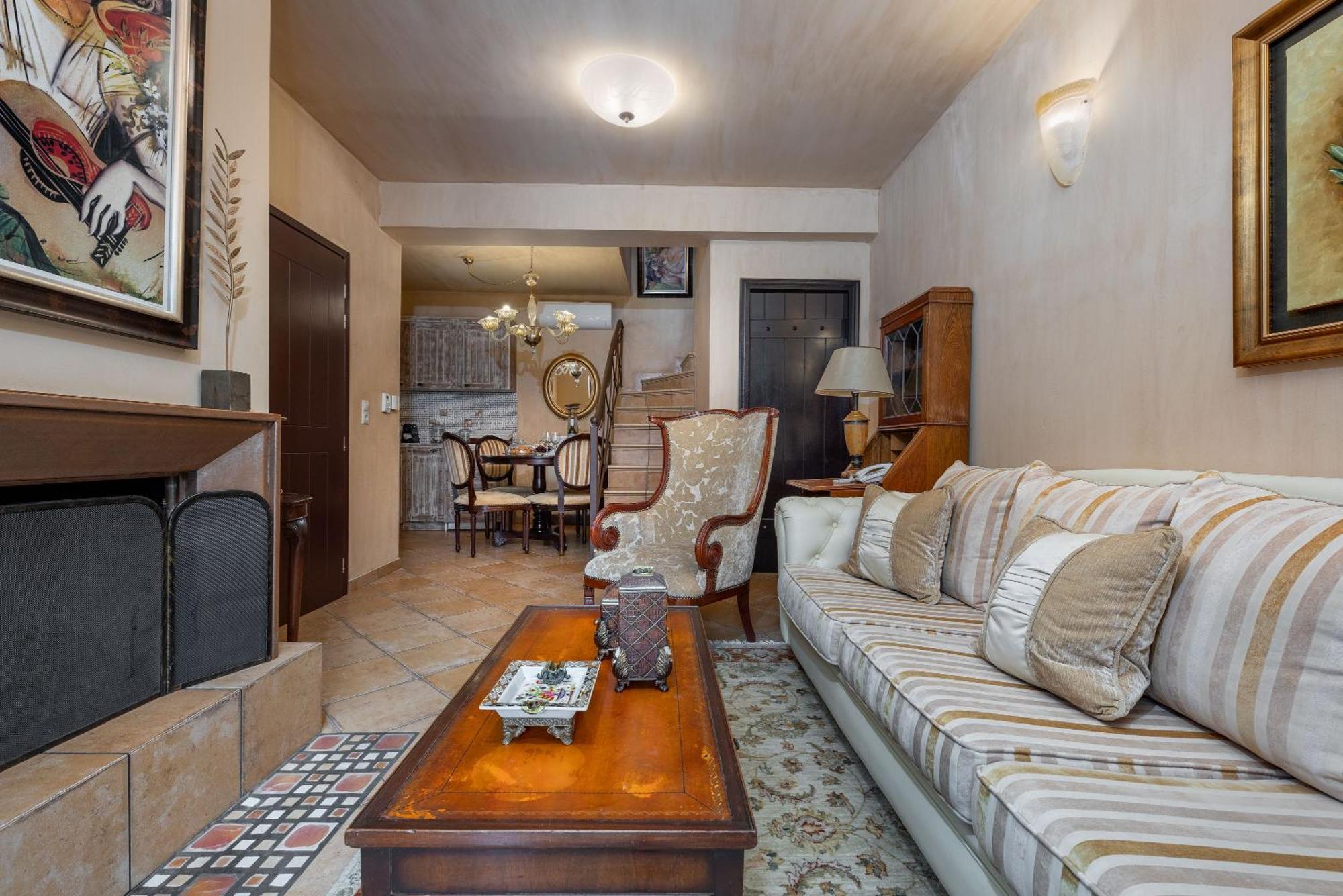 Ostra Menalon Luxury Suites Kardharás Pokój zdjęcie